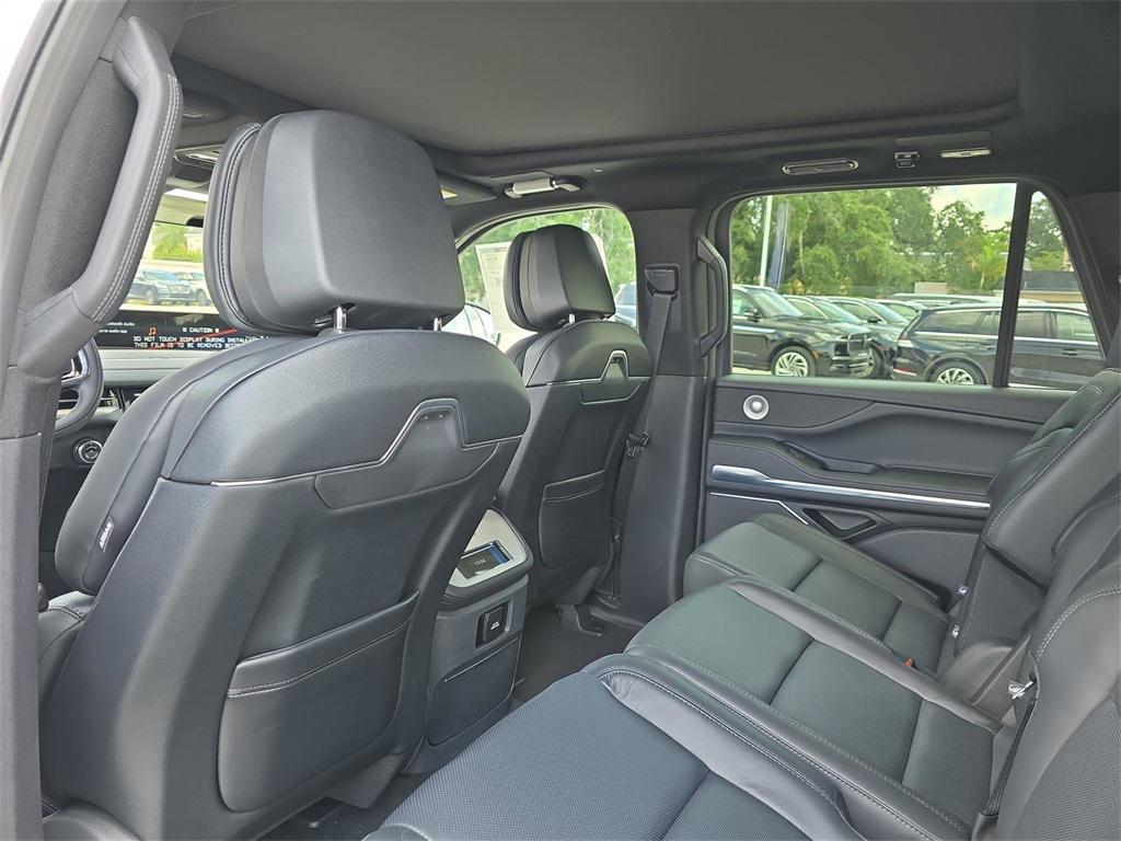 new 2025 Lincoln Navigator car, priced at $106,775