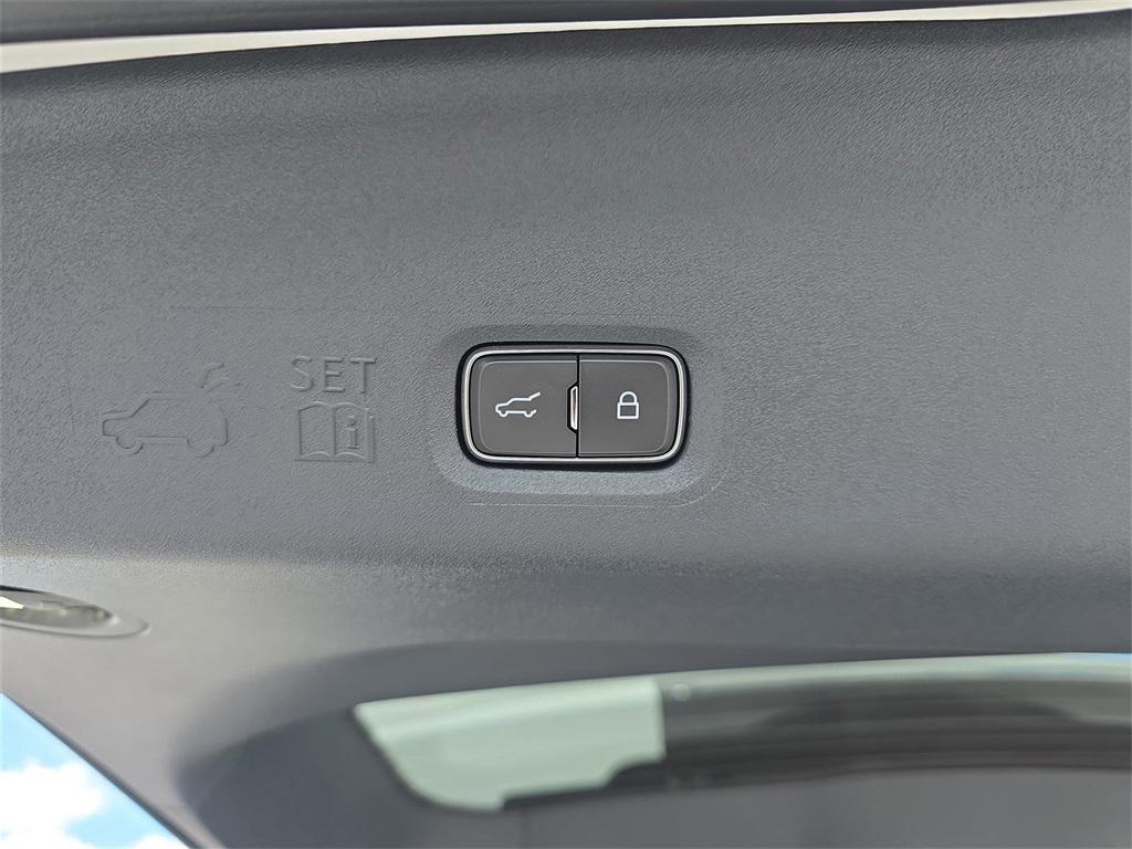 new 2025 Lincoln Navigator car, priced at $106,775