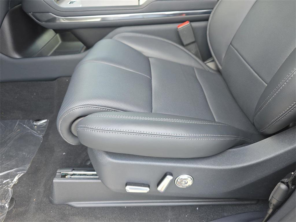 new 2025 Lincoln Navigator car, priced at $106,775