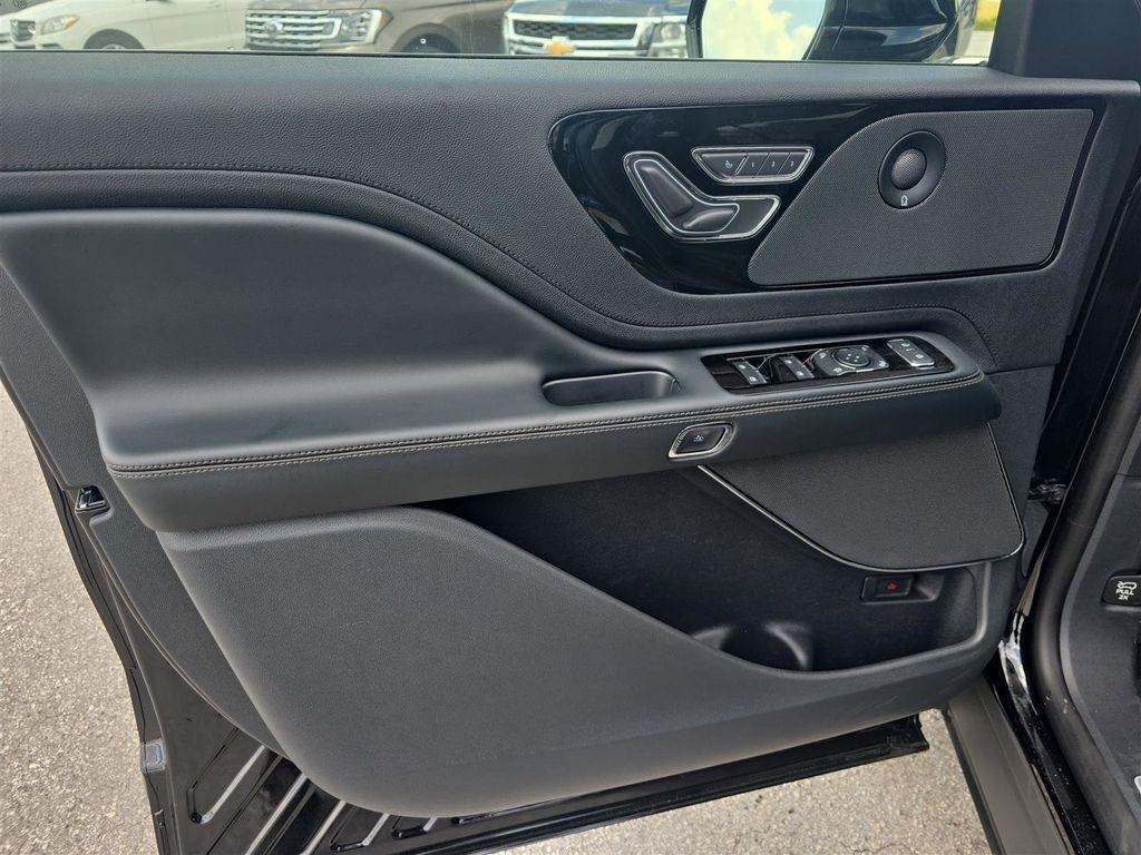 new 2025 Lincoln Aviator car, priced at $59,554