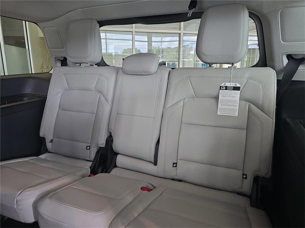new 2025 Lincoln Navigator car, priced at $103,090