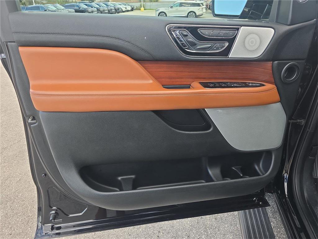 used 2020 Lincoln Navigator car, priced at $40,385