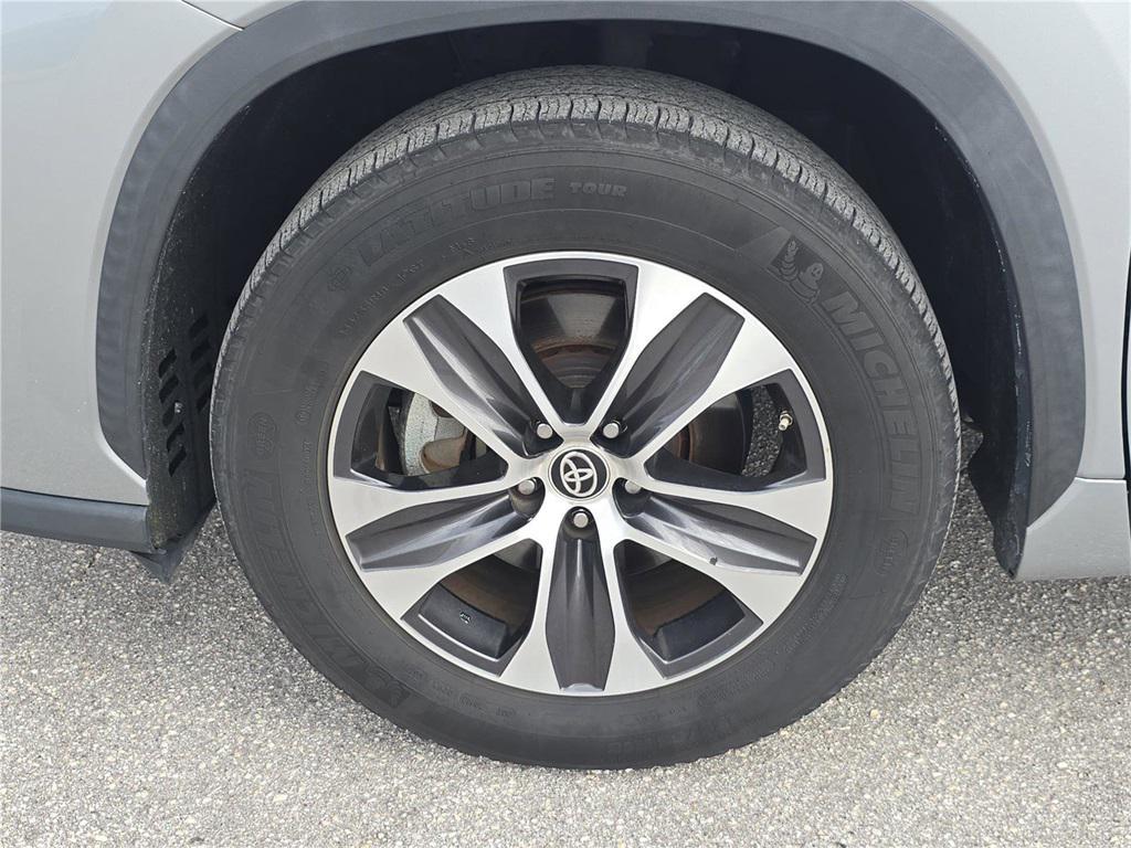 used 2021 Toyota Highlander Hybrid car, priced at $30,365
