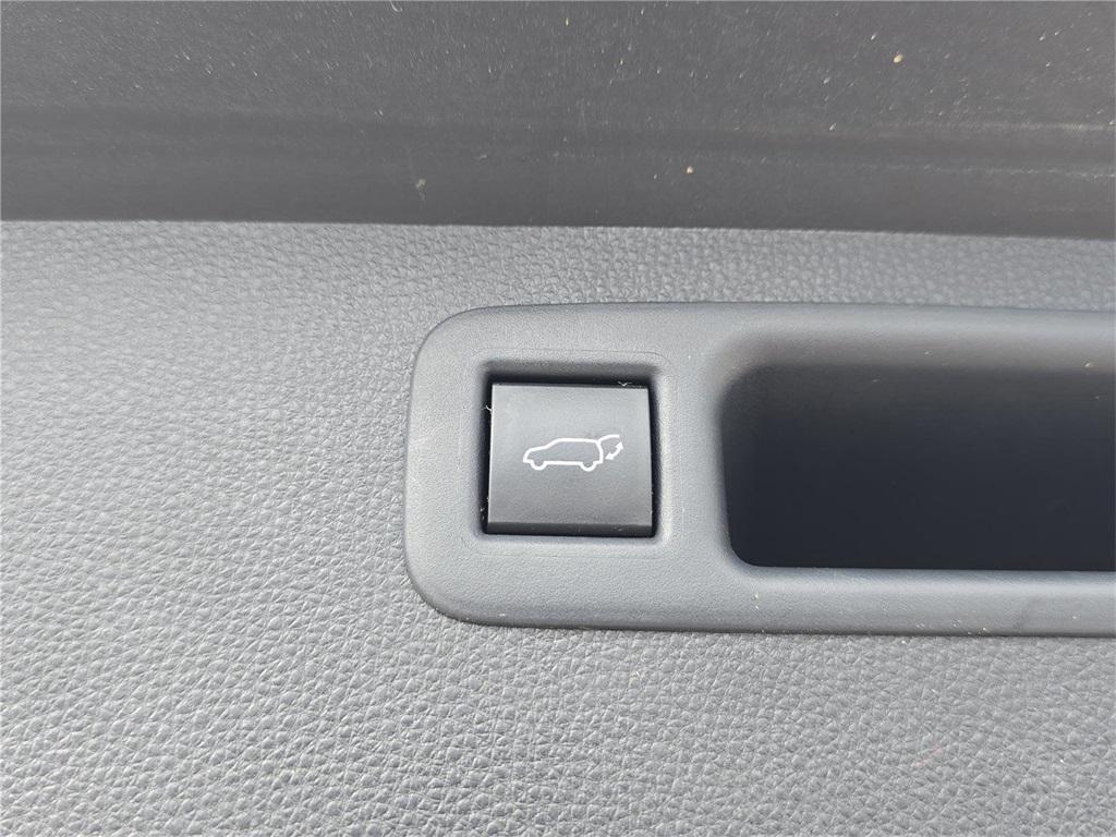used 2021 Toyota Highlander Hybrid car, priced at $30,365