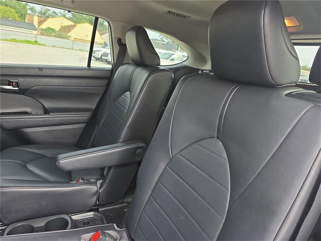 used 2021 Toyota Highlander Hybrid car, priced at $30,365