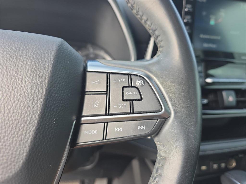 used 2021 Toyota Highlander Hybrid car, priced at $30,365