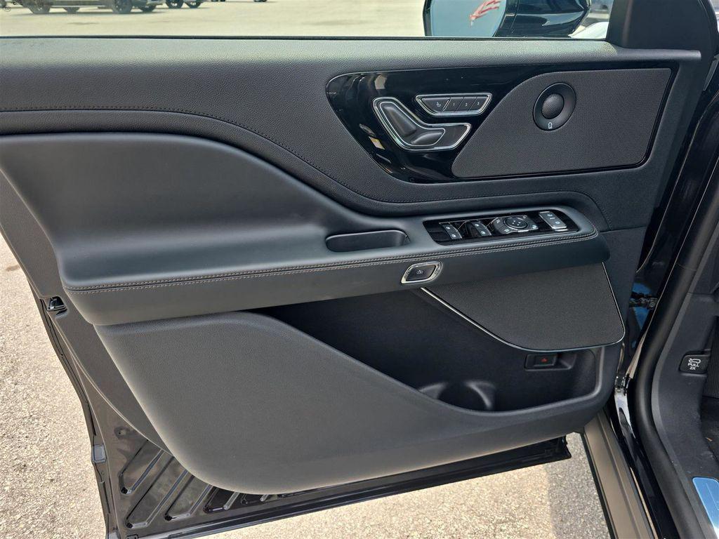 new 2025 Lincoln Aviator car, priced at $59,554