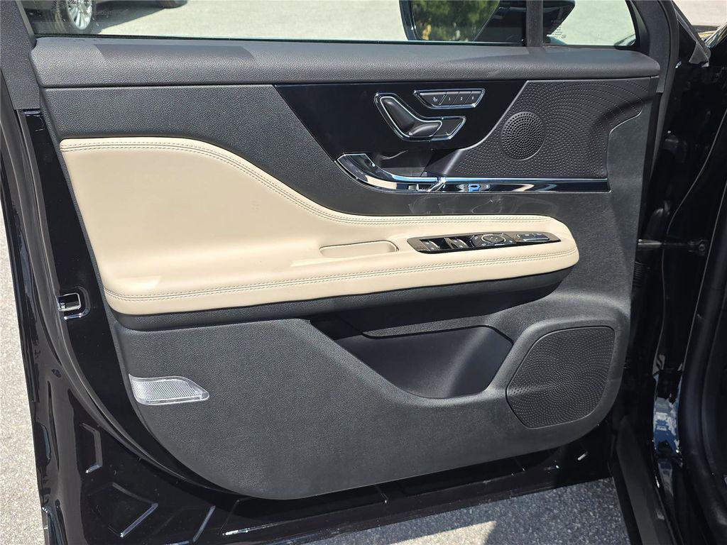 new 2025 Lincoln Corsair car, priced at $33,397