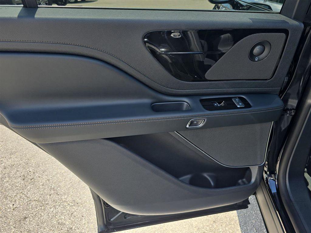 new 2025 Lincoln Aviator car, priced at $58,910