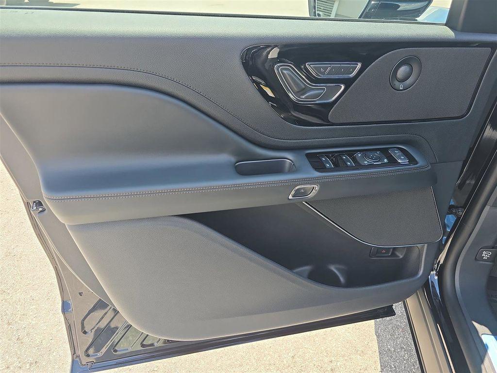 new 2025 Lincoln Aviator car, priced at $58,910