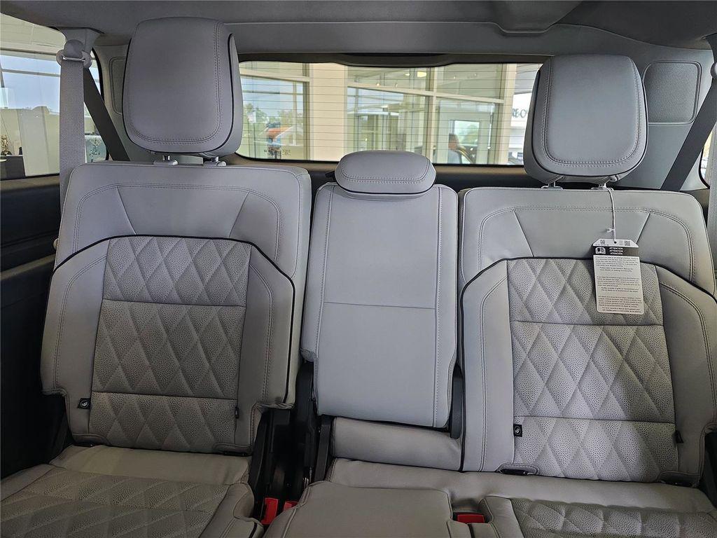 new 2025 Lincoln Navigator car, priced at $135,550