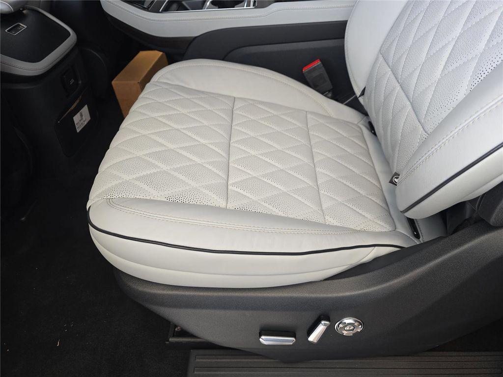 new 2025 Lincoln Navigator car, priced at $135,550