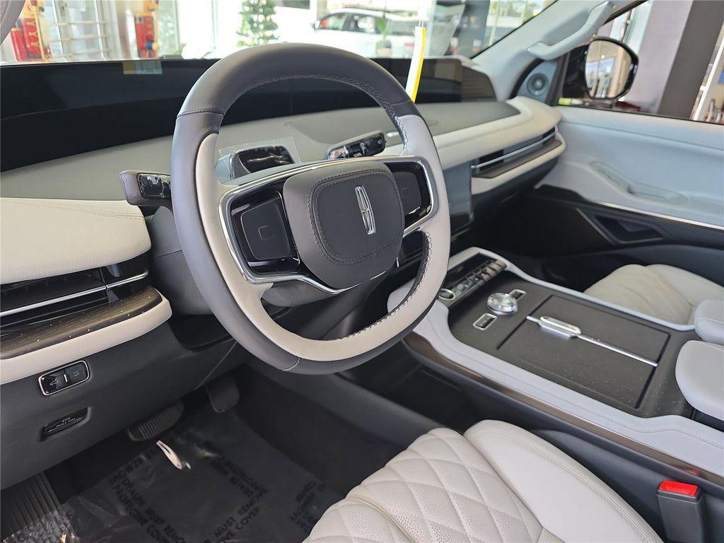 new 2025 Lincoln Navigator car, priced at $135,550