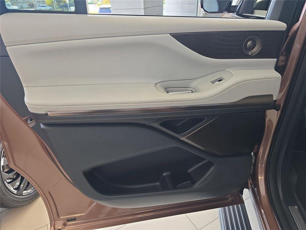 new 2025 Lincoln Navigator car, priced at $135,550