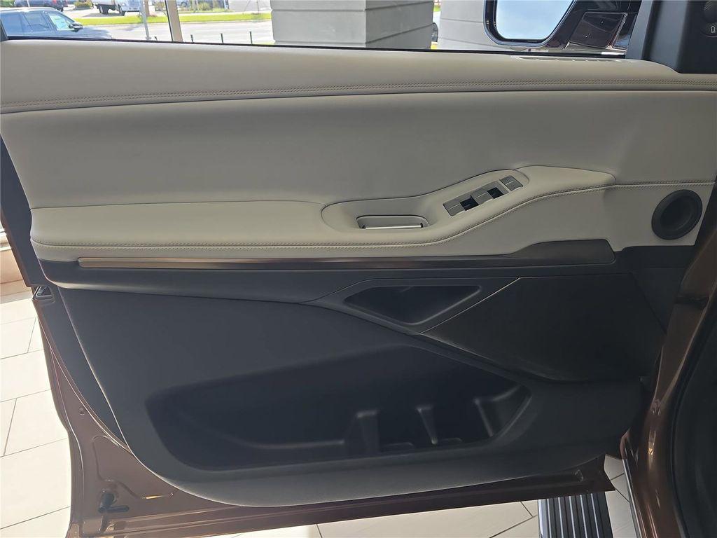 new 2025 Lincoln Navigator car, priced at $135,550