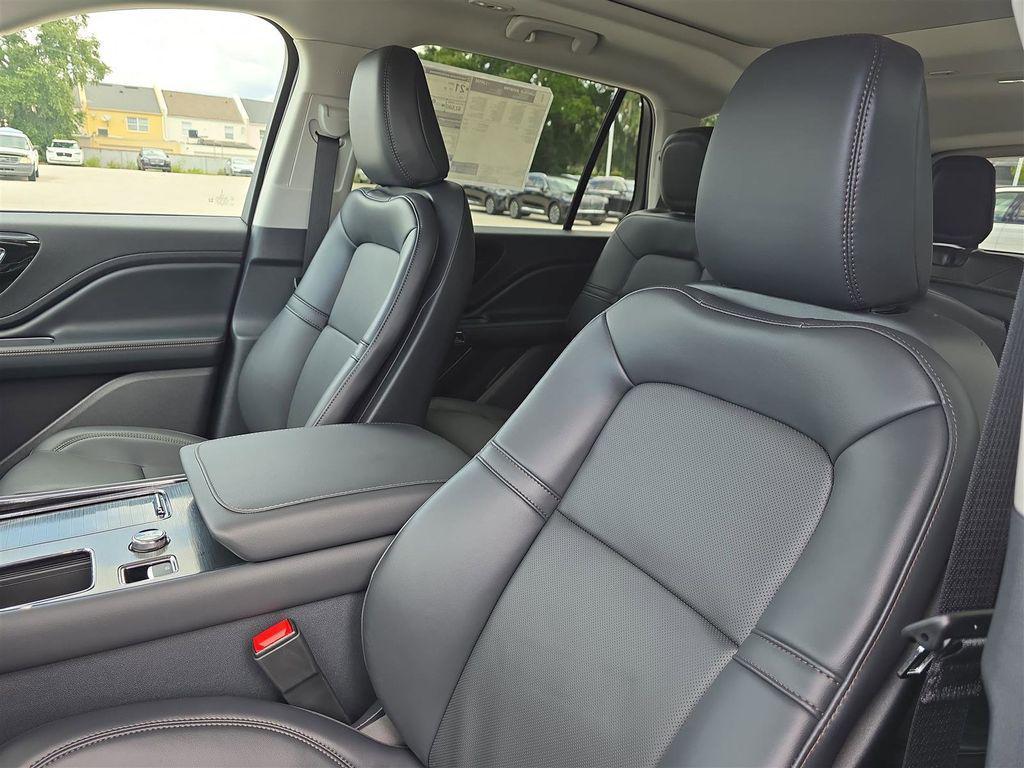 new 2025 Lincoln Aviator car, priced at $53,410