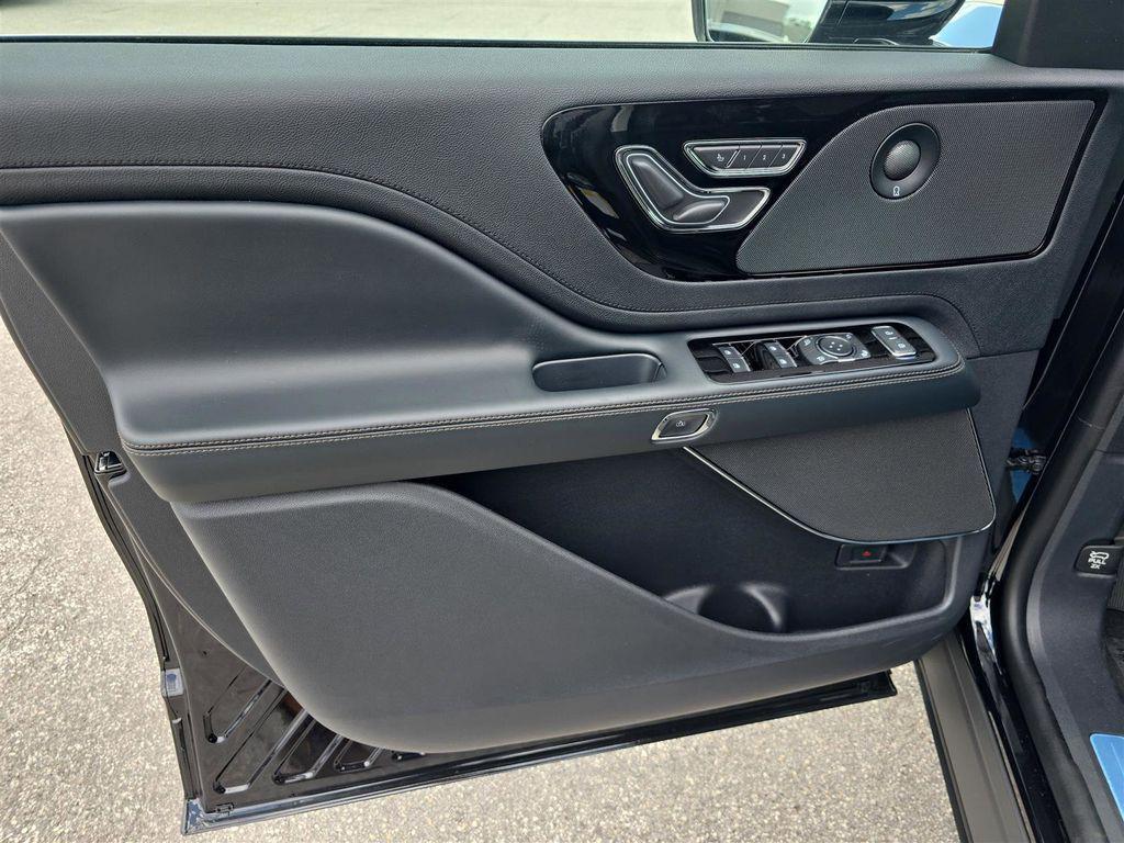 new 2025 Lincoln Aviator car, priced at $53,410