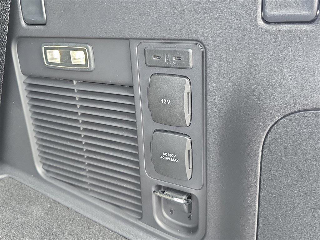new 2025 Lincoln Navigator car, priced at $103,990