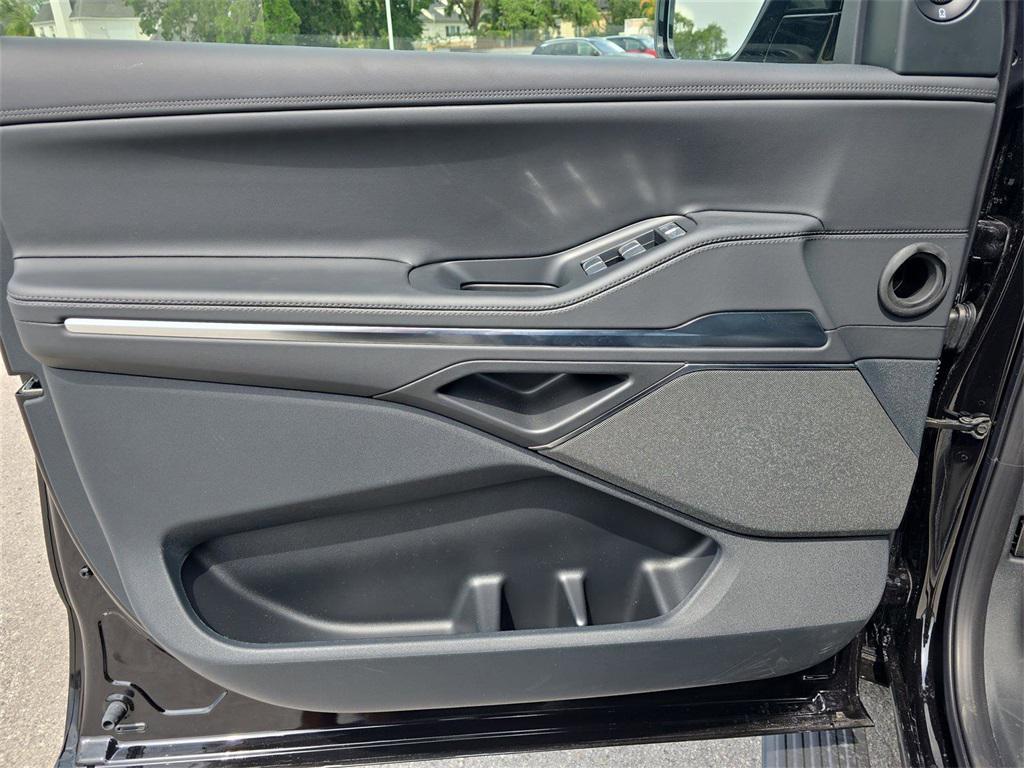 new 2025 Lincoln Navigator car, priced at $103,990