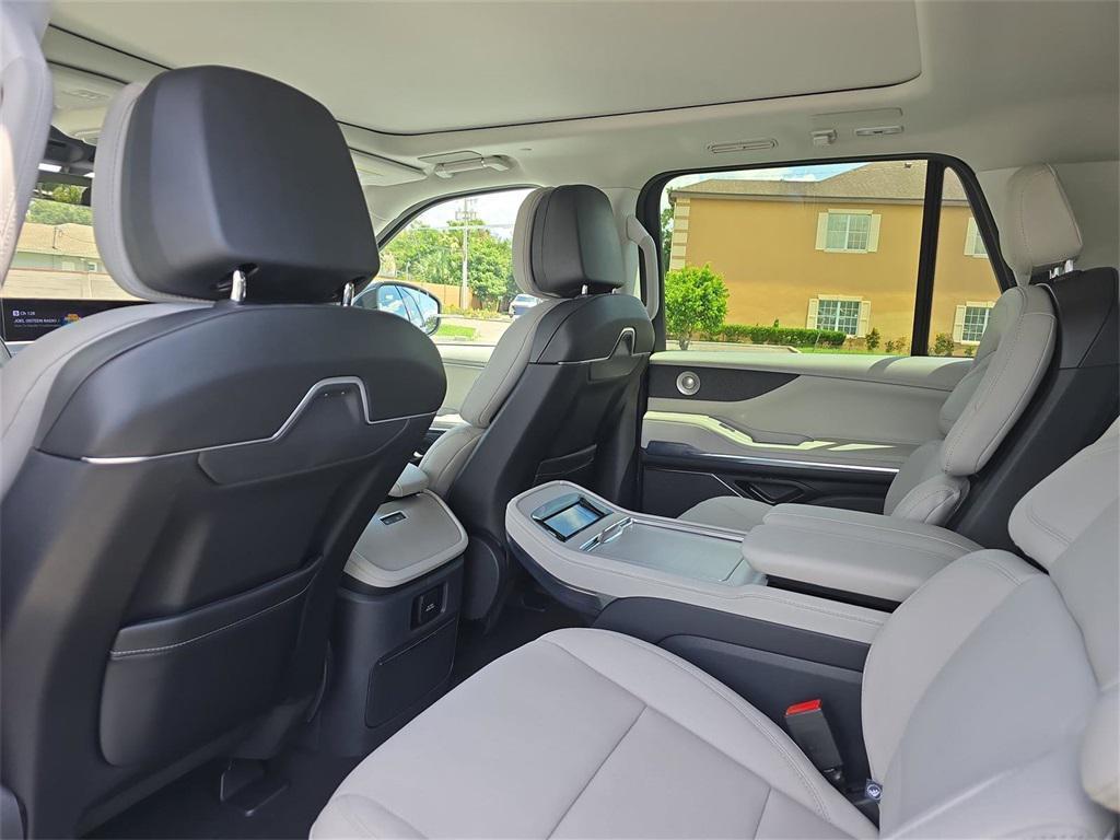new 2025 Lincoln Navigator car, priced at $106,855