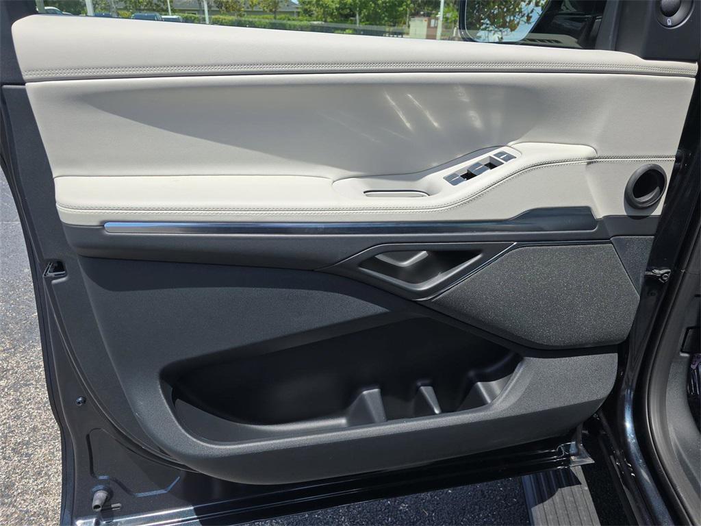 new 2025 Lincoln Navigator car, priced at $106,855