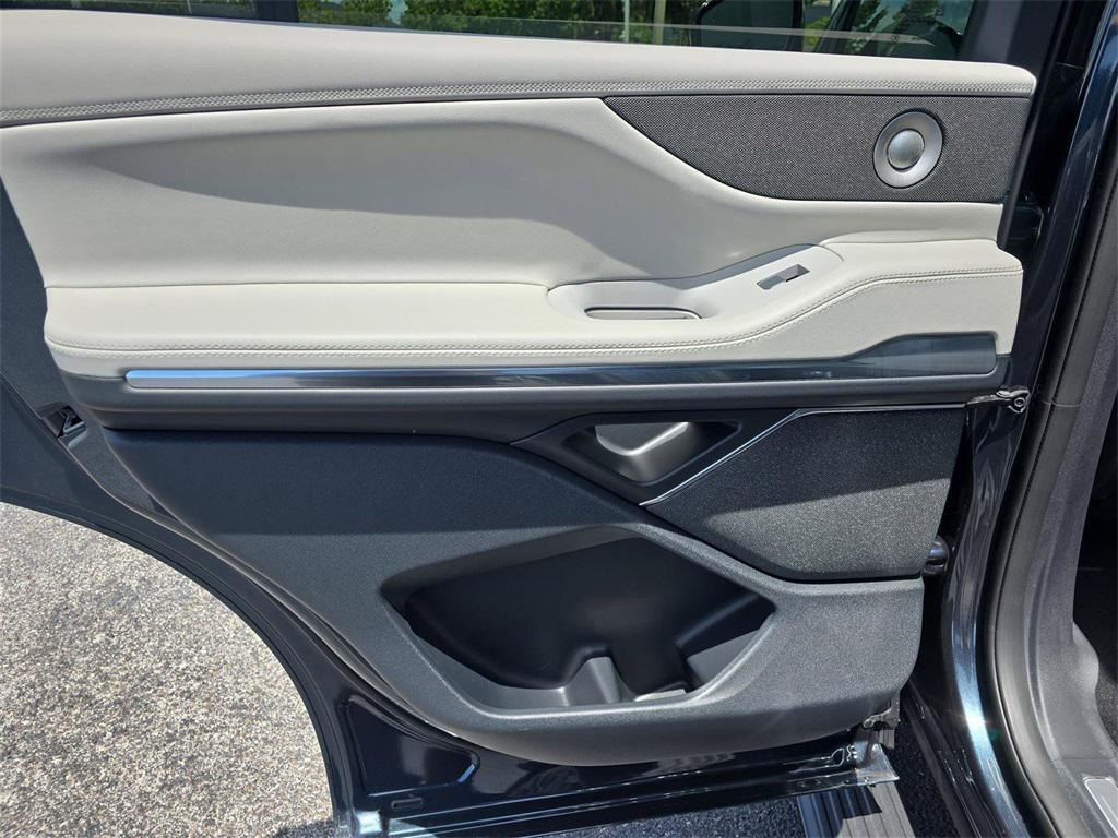 new 2025 Lincoln Navigator car, priced at $106,855