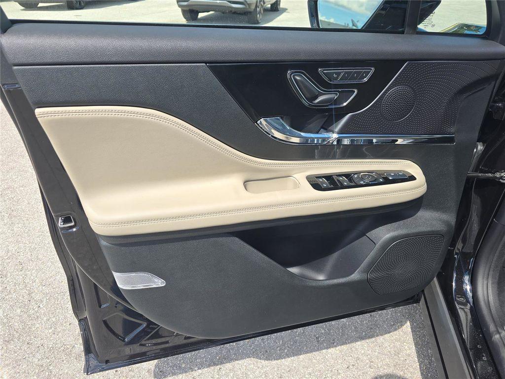 new 2025 Lincoln Corsair car, priced at $38,037