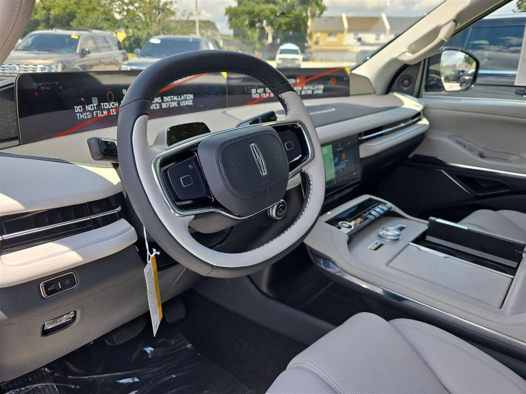 new 2025 Lincoln Navigator car, priced at $99,973