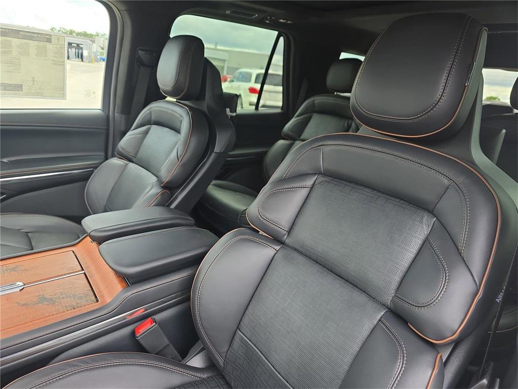 new 2025 Lincoln Navigator car, priced at $119,340