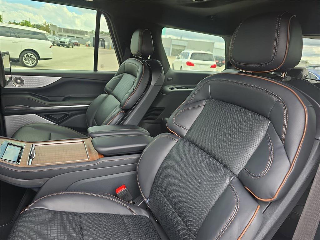 new 2025 Lincoln Navigator car, priced at $119,340