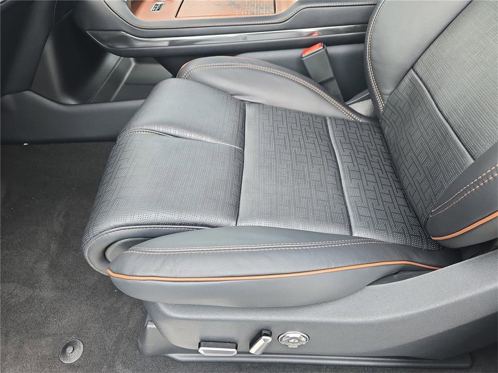 new 2025 Lincoln Navigator car, priced at $119,340