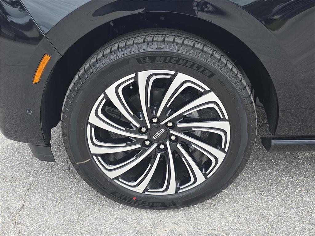 new 2025 Lincoln Navigator car, priced at $119,340