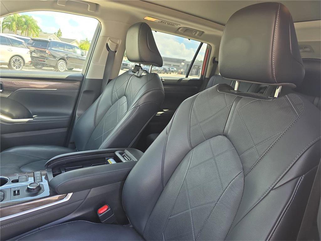 used 2021 Toyota Highlander car, priced at $37,434