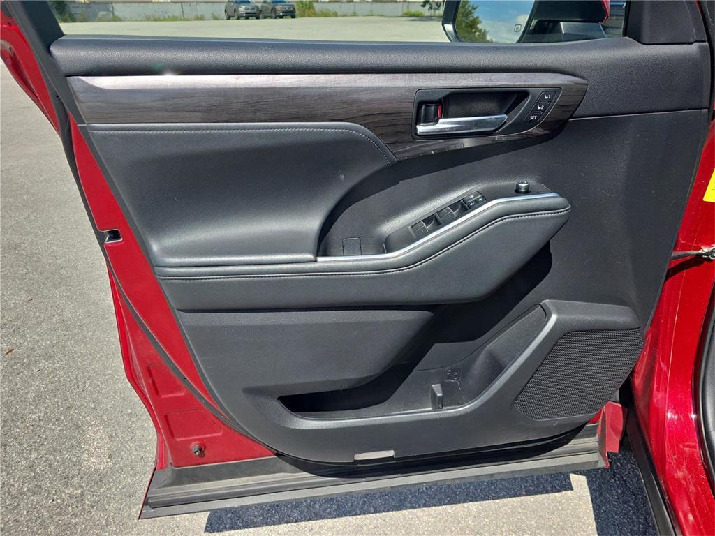 used 2021 Toyota Highlander car, priced at $37,434