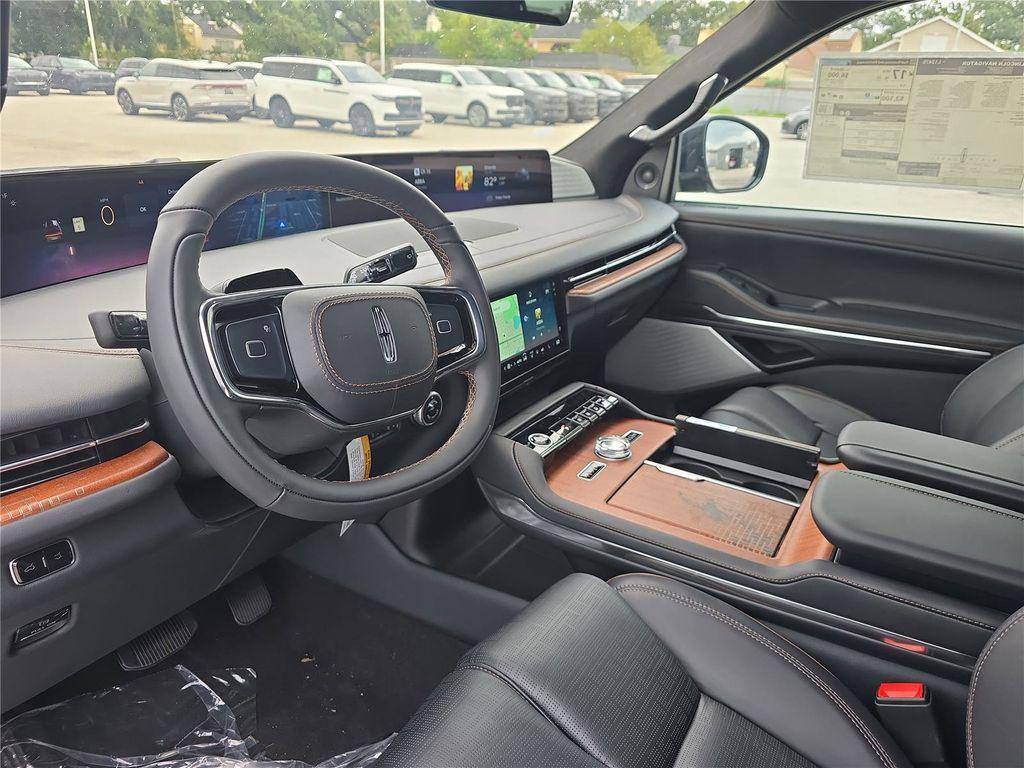 new 2025 Lincoln Navigator car, priced at $123,190