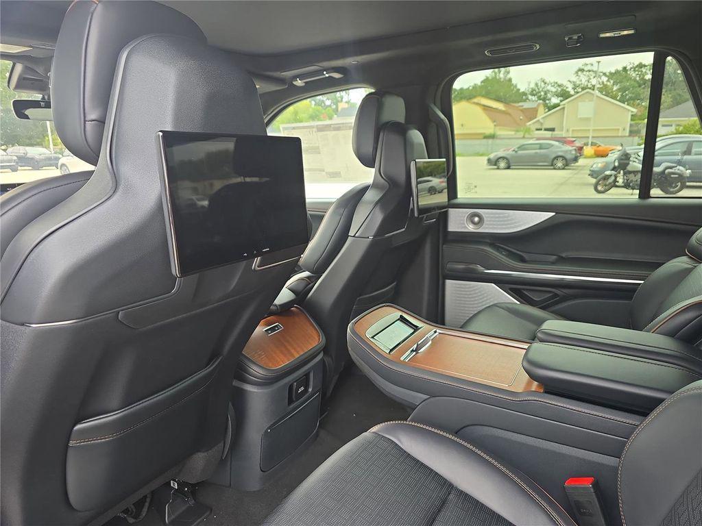new 2025 Lincoln Navigator car, priced at $123,190