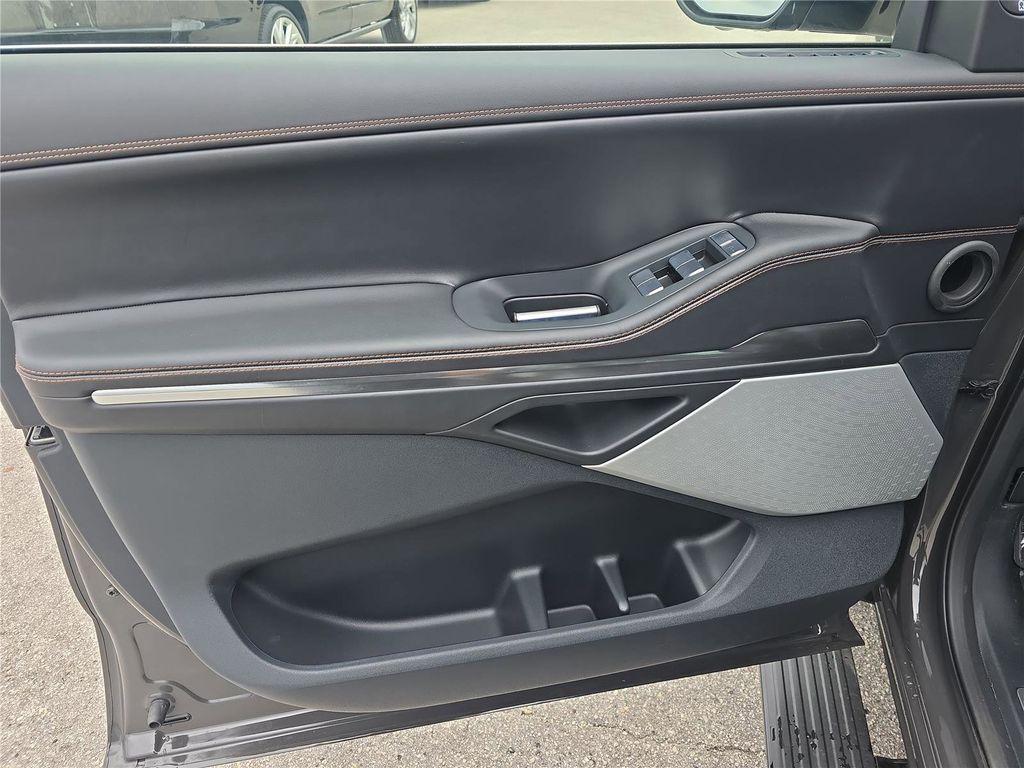 new 2025 Lincoln Navigator car, priced at $123,190