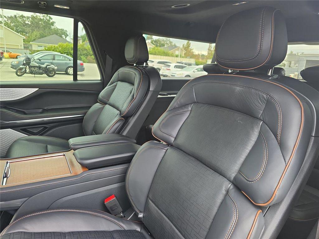 new 2025 Lincoln Navigator car, priced at $123,190
