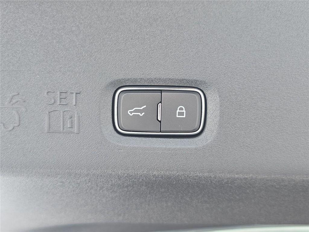 new 2025 Lincoln Navigator car, priced at $123,190