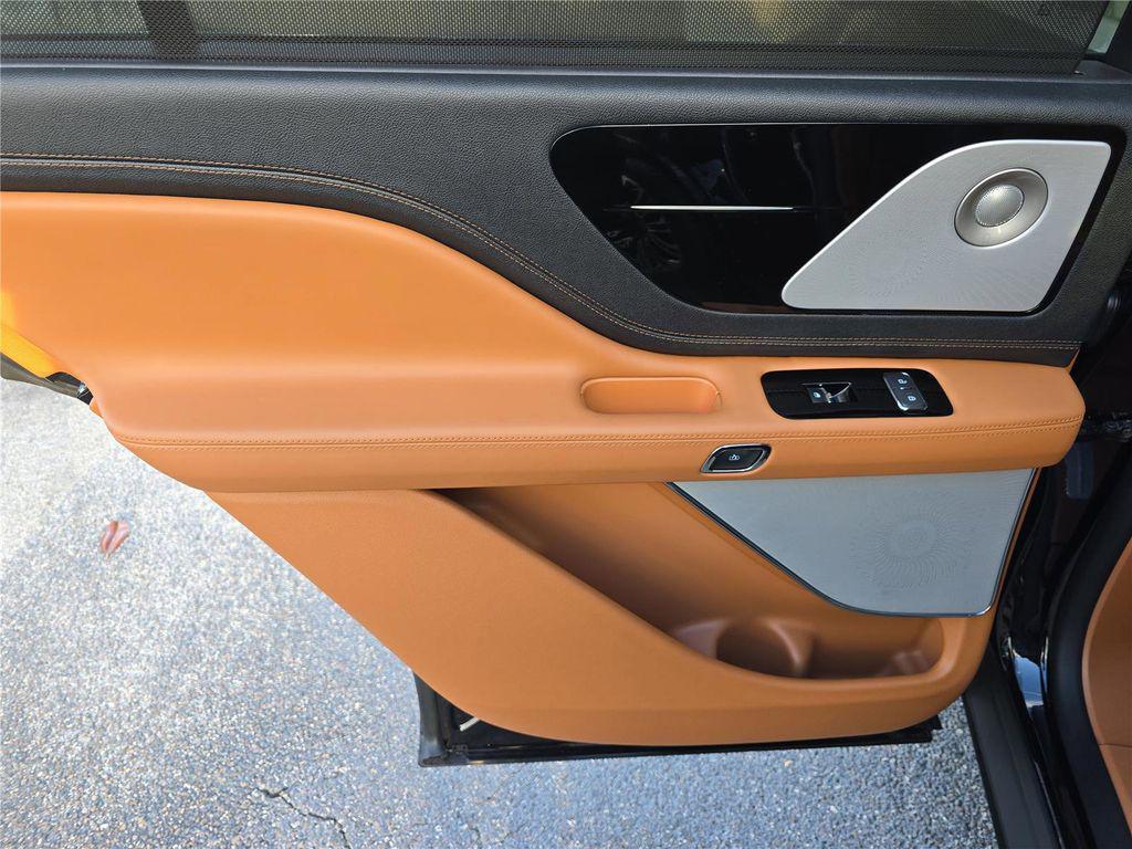 new 2025 Lincoln Aviator car, priced at $86,275