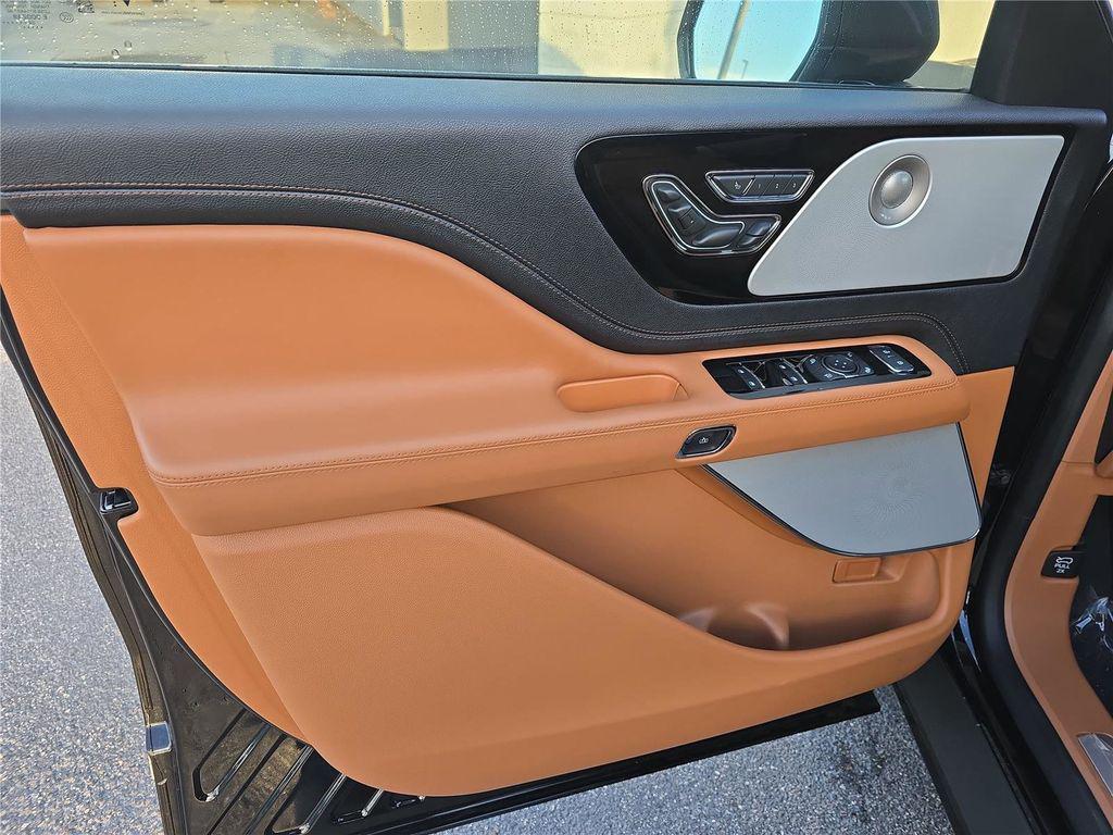 new 2025 Lincoln Aviator car, priced at $86,275