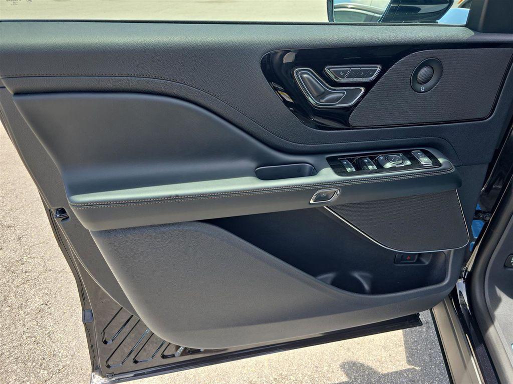 new 2025 Lincoln Aviator car, priced at $53,602