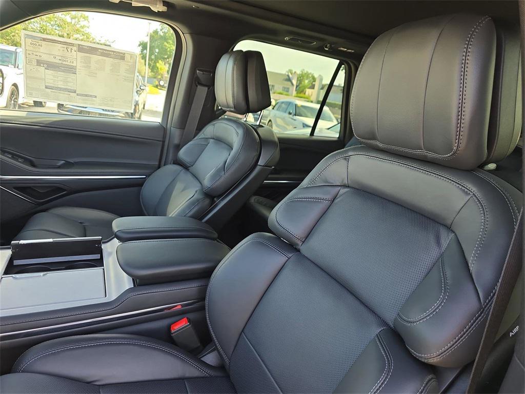 new 2025 Lincoln Navigator car, priced at $107,550