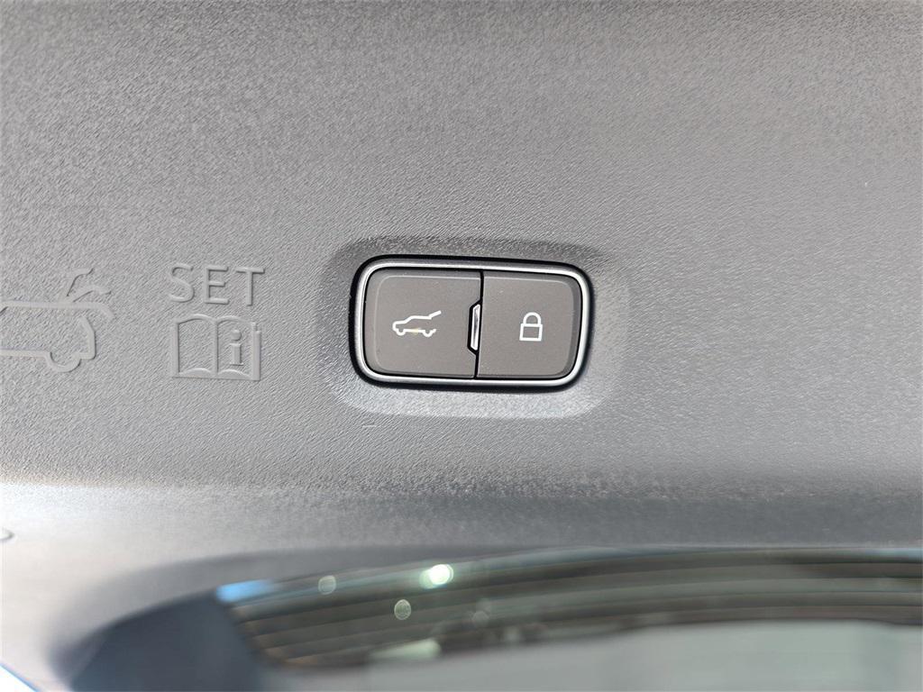 new 2025 Lincoln Navigator car, priced at $107,550