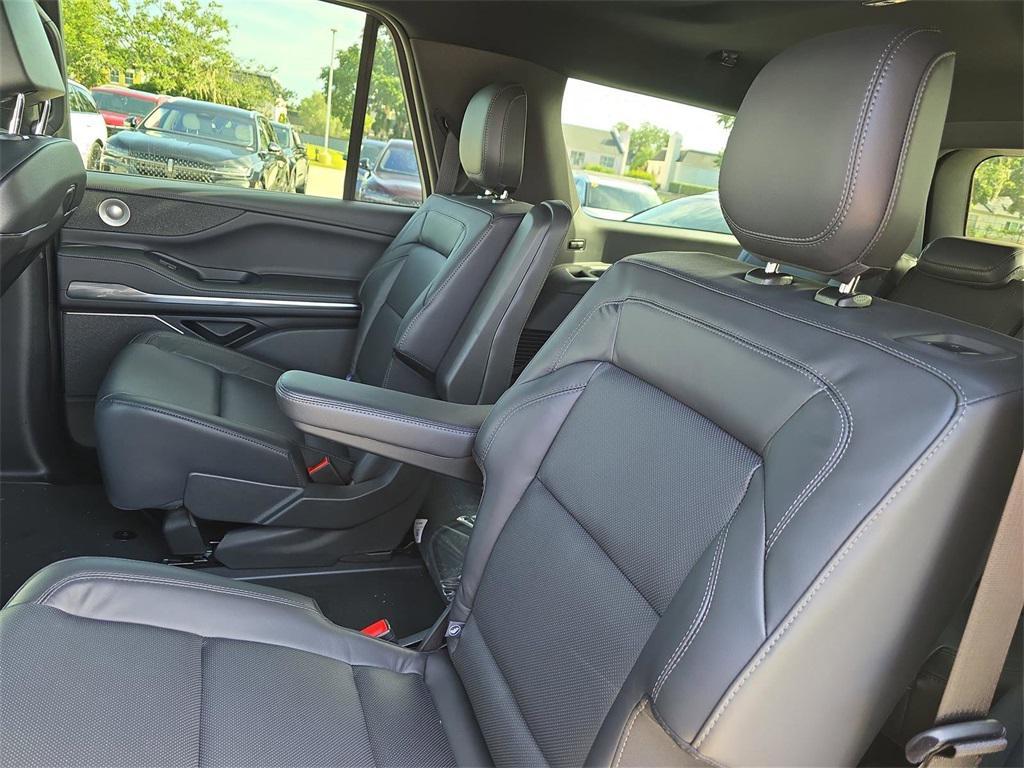 new 2025 Lincoln Navigator car, priced at $107,550