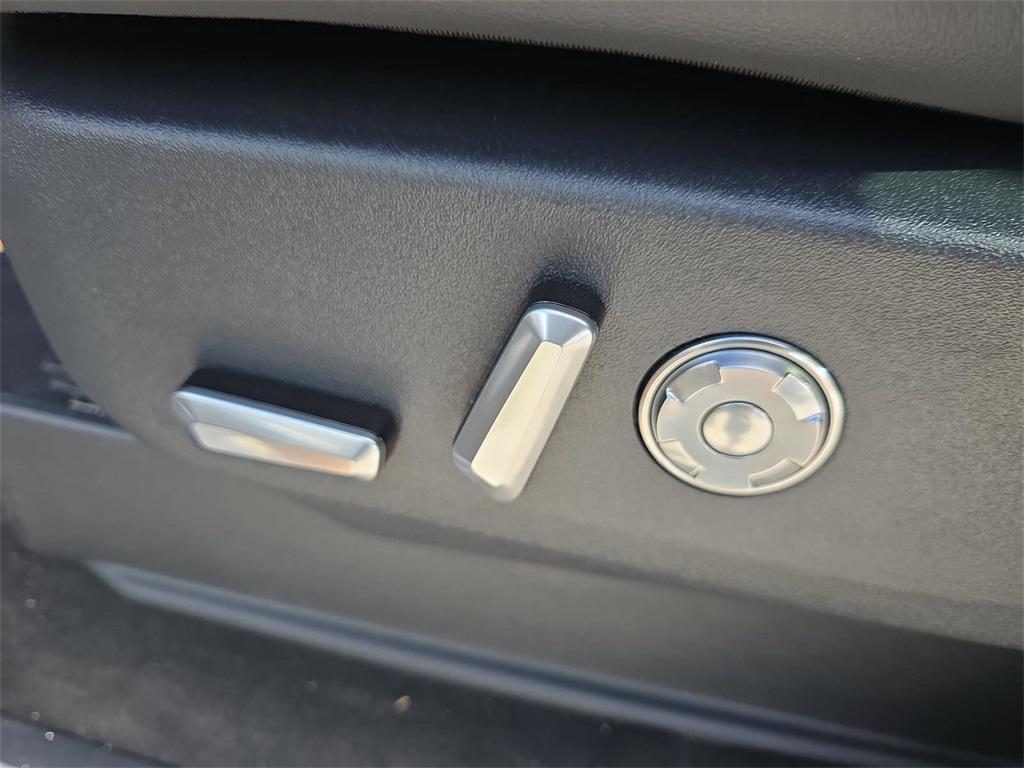 new 2025 Lincoln Navigator car, priced at $107,550