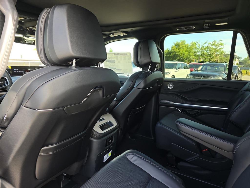 new 2025 Lincoln Navigator car, priced at $107,550