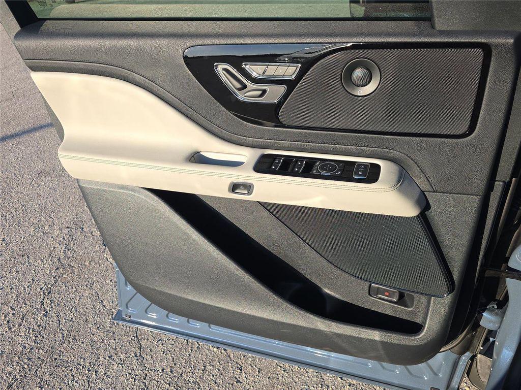 new 2026 Lincoln Aviator car