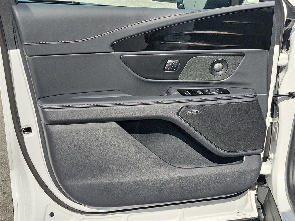 new 2025 Lincoln Nautilus car, priced at $54,718