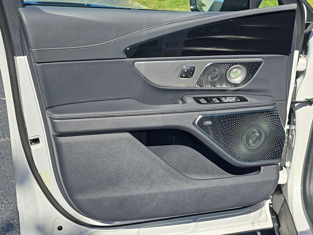 new 2025 Lincoln Nautilus car, priced at $65,114